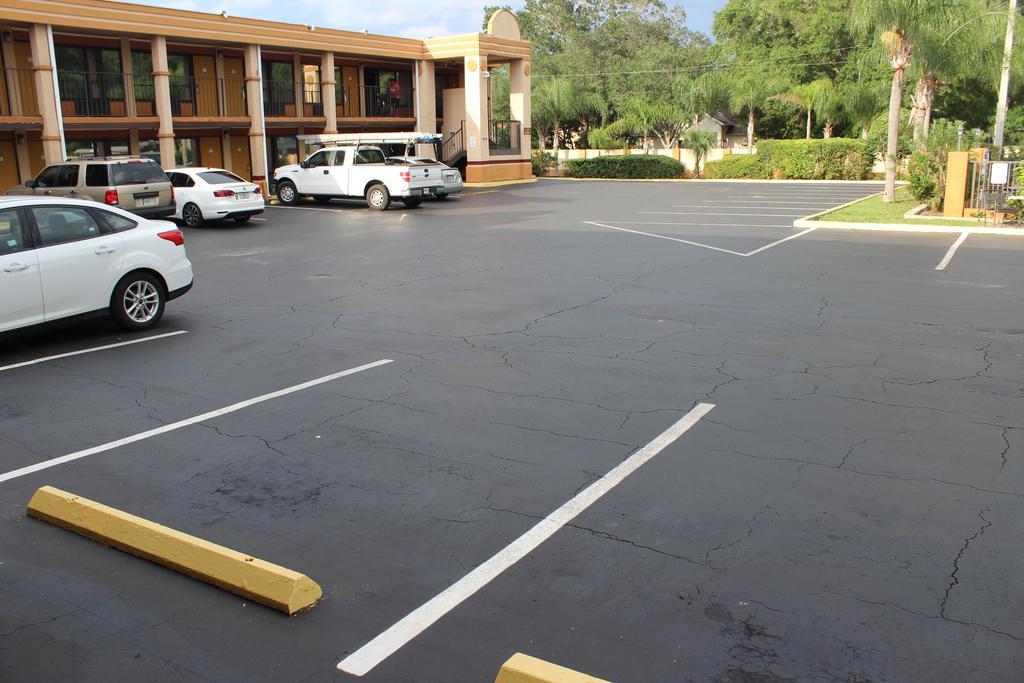 Tampa Inn Near Busch Gardens Exterior photo